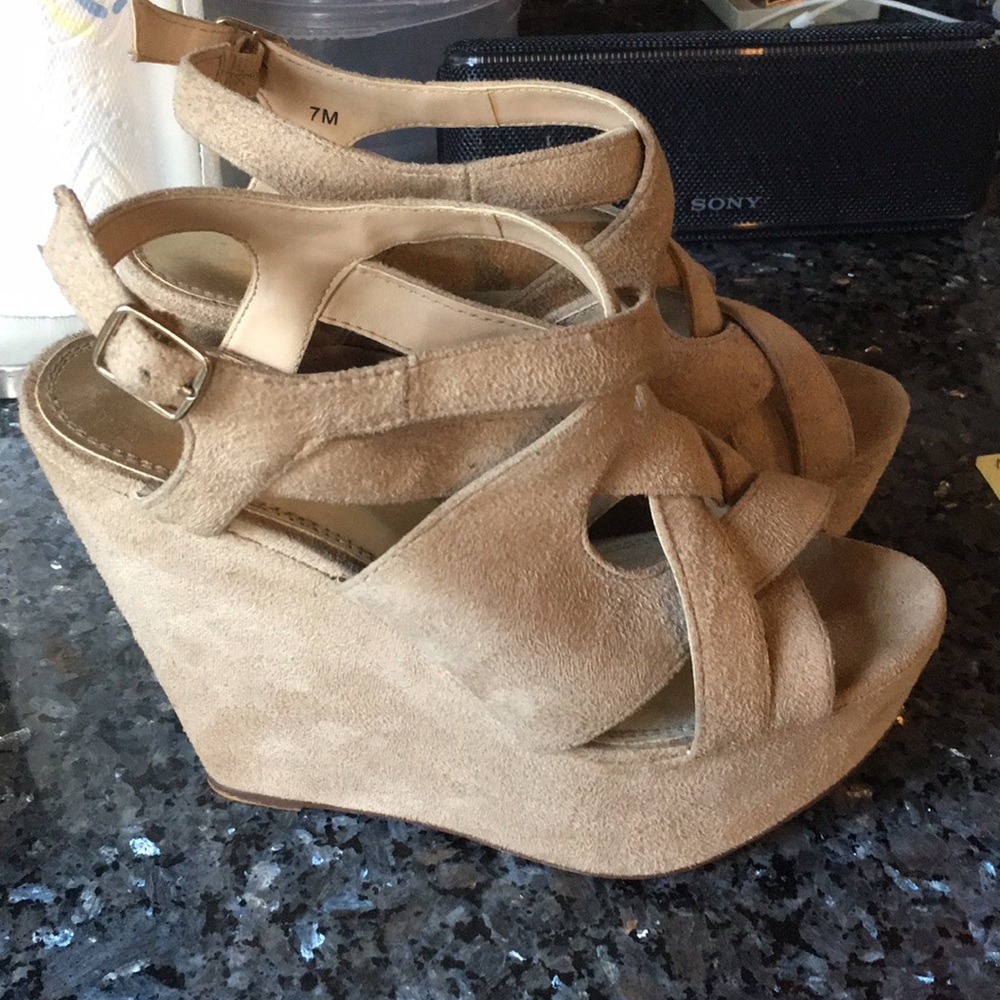 BAKERS TAN HEELS size 7